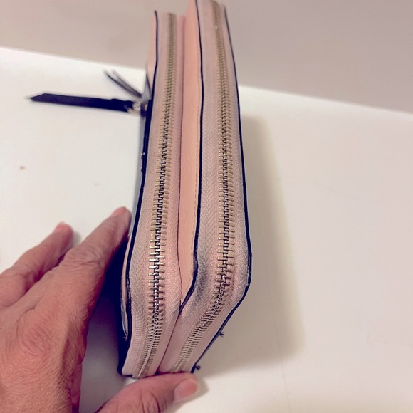 Large Carryall Zip-Around Leather Wristlet Wallet. Black and peach - Picture 15 of 16